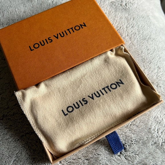 Louis Vuitton 6 Key Holder - Picture 14 of 16